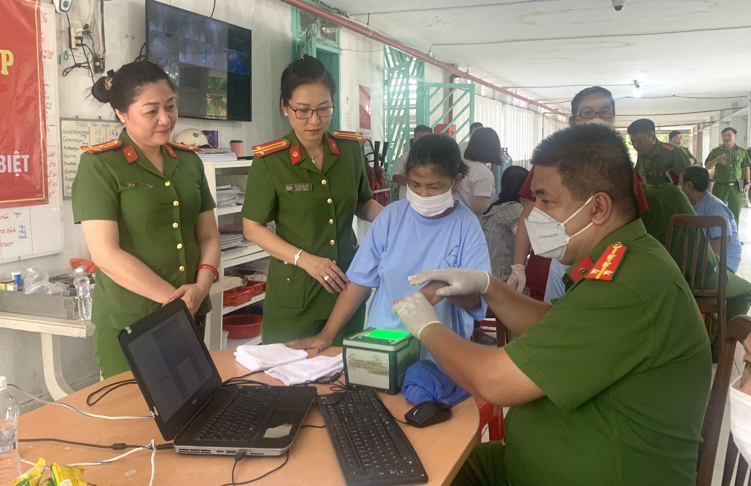 Cap CCCD cho hon 1.000 benh nhan tam than o TP.HCM hinh anh