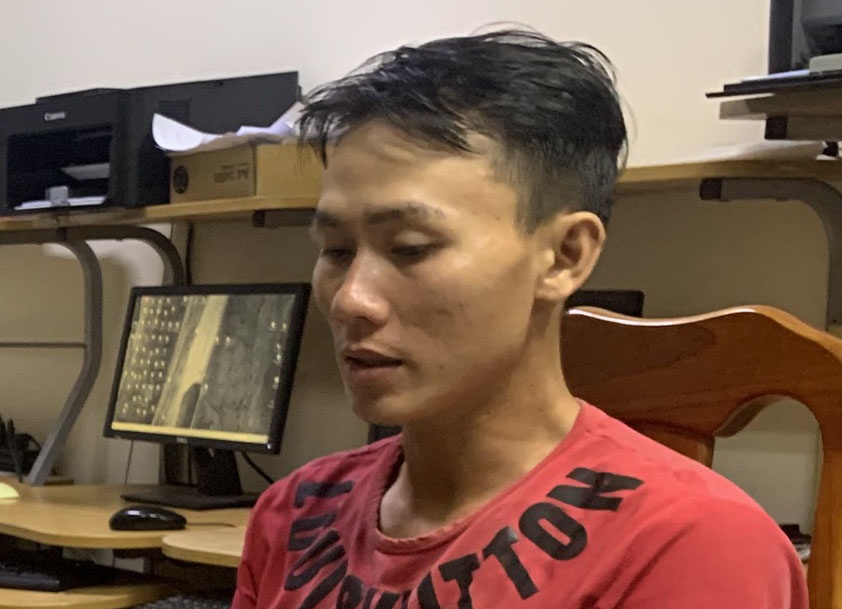 Bat giu nghi pham giat dien thoai cua be gai 14 tuoi o TP.HCM hinh anh