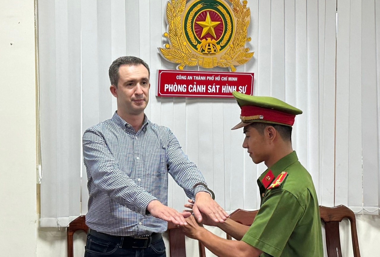 Loi khai nguoi nuoc ngoai cam dau 6 cong ty cho vay lai nang o TP.HCM hinh anh