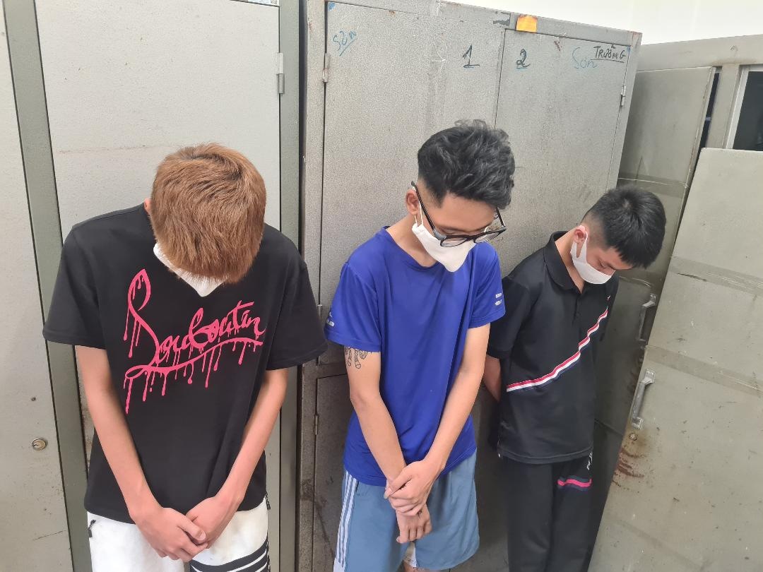 Duoi danh doi thu anh 1