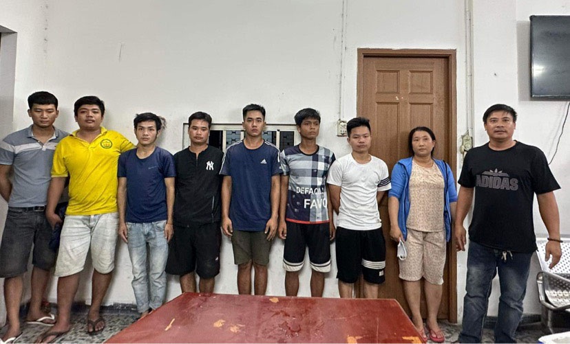 Xu ly nhieu nhom nguoi dan quang cao trai quy dinh o TP.HCM hinh anh