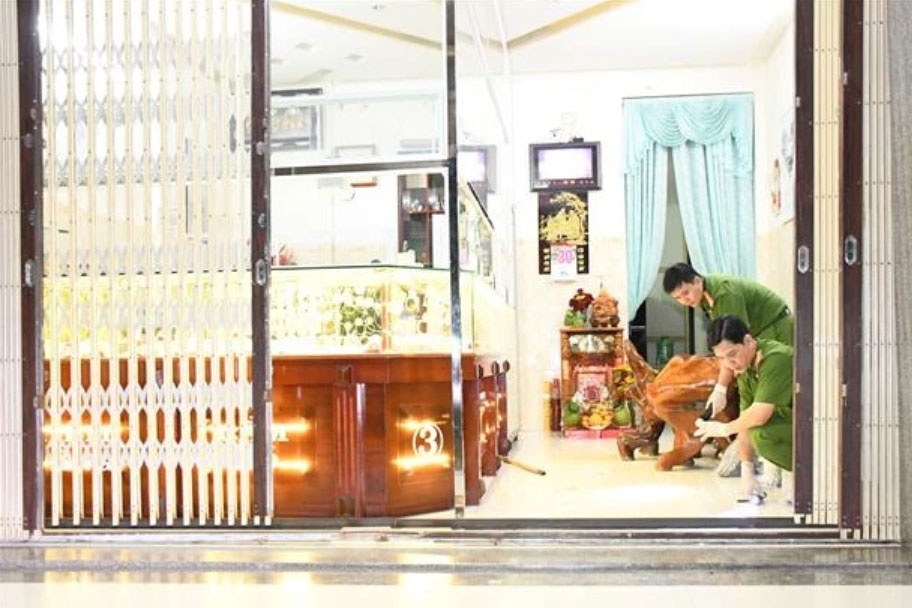 Vu cuop tiem vang o Tra Vinh: Phat hien va thu giu hon 80 chi vang hinh anh