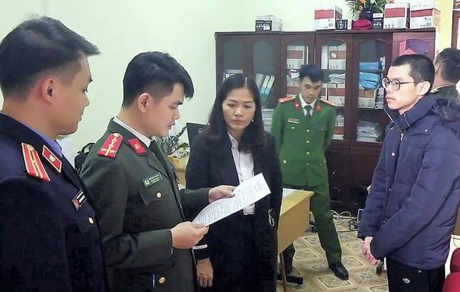 Chiếm đoạt tiền ảnh 1 Chiem doat tien anh 1