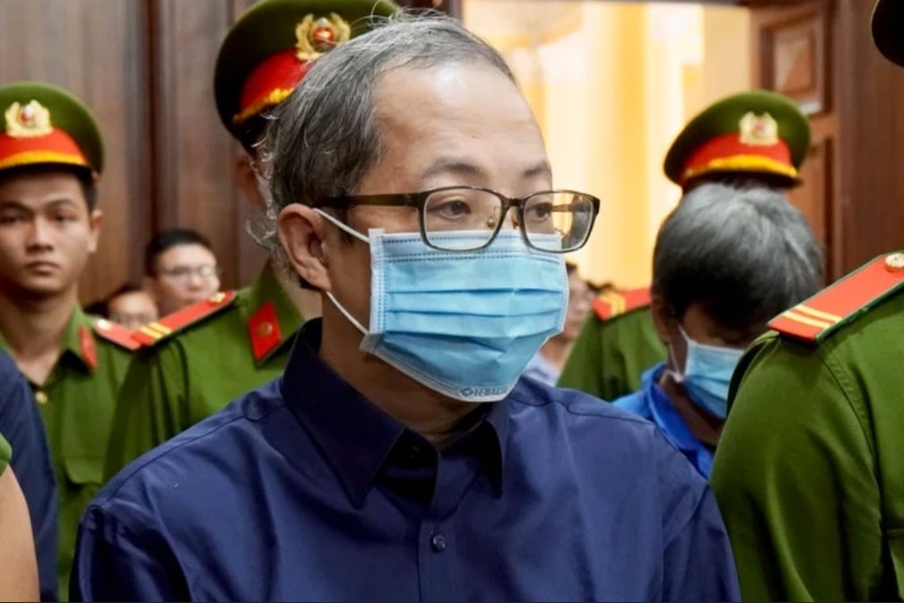 Cuu giam doc Benh vien TP Thu Duc lanh 21 nam tu hinh anh