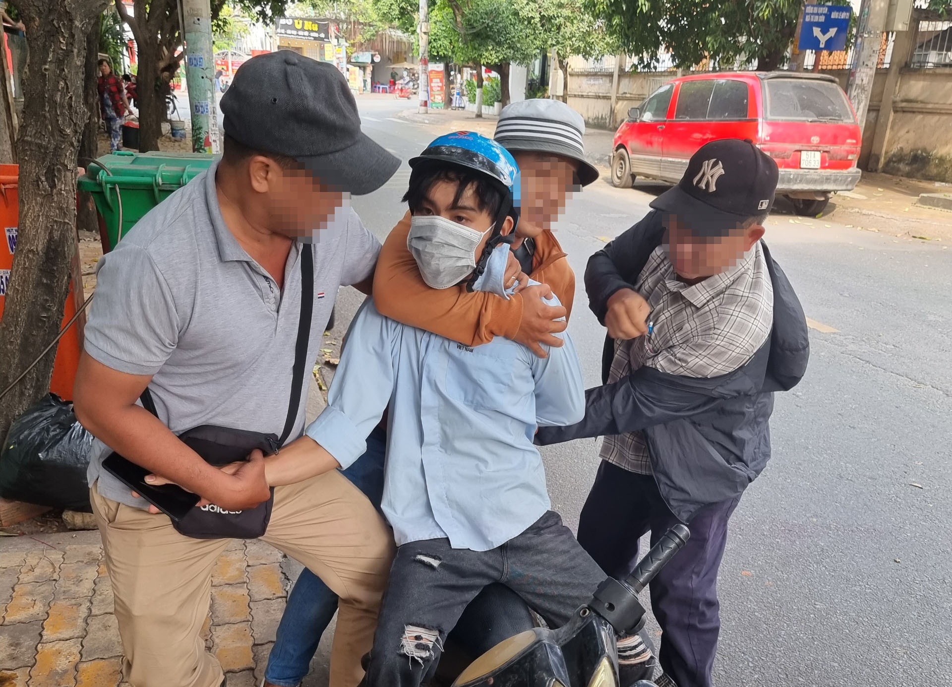 Loi khai nghi pham cuop tiem vang o TP.HCM bat thanh hinh anh