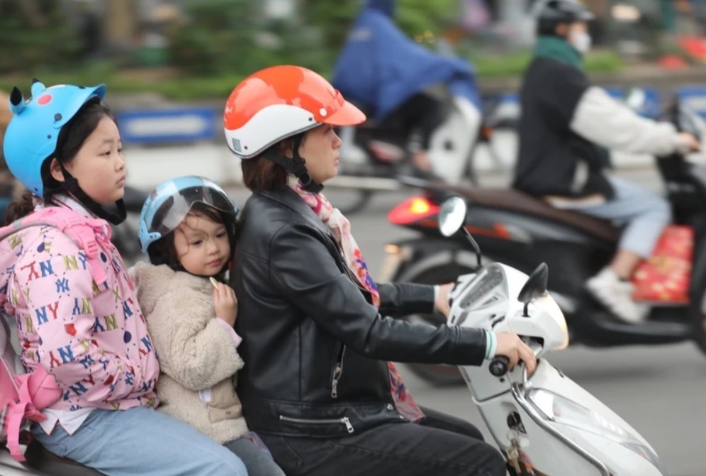 Khu vuc Bac Bo va Bac Trung Bo troi tiep tuc ret ve dem va sang som hinh anh