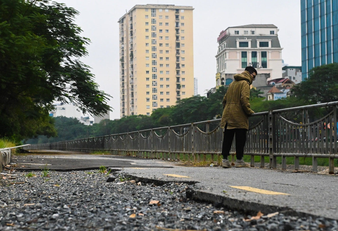 Hien trang 2 tuyen duong thi diem cho xe dap o Ha Noi hinh anh