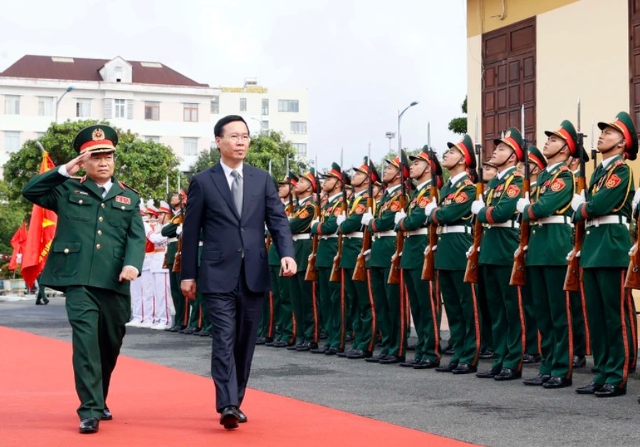 Chu tich nuoc Vo Van Thuong tham, lam viec tai Quan khu 5 hinh anh