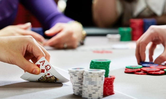 De nghi xac minh thong tin danh bac tra hinh nup bong giai Poker hinh anh