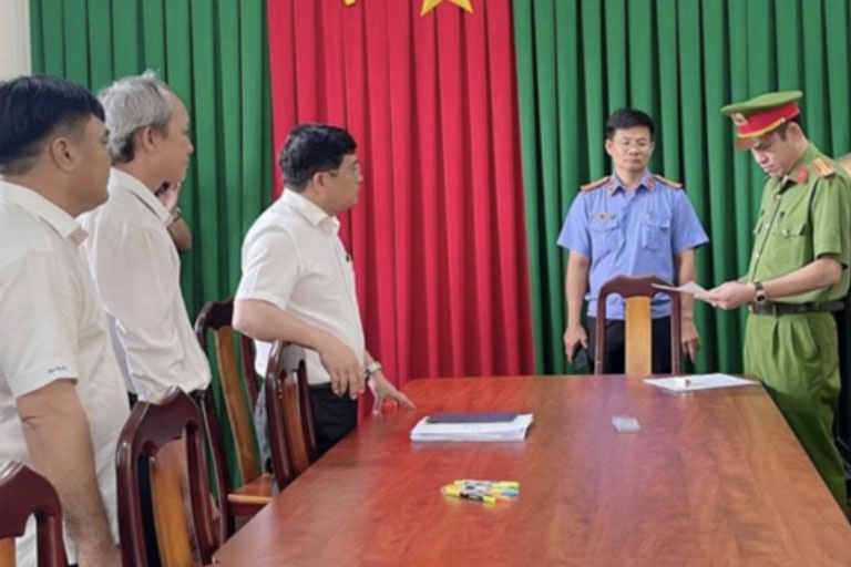 Bat giu 2 nguoi trong vu lua chay suat tai dinh cu san bay Long Thanh hinh anh