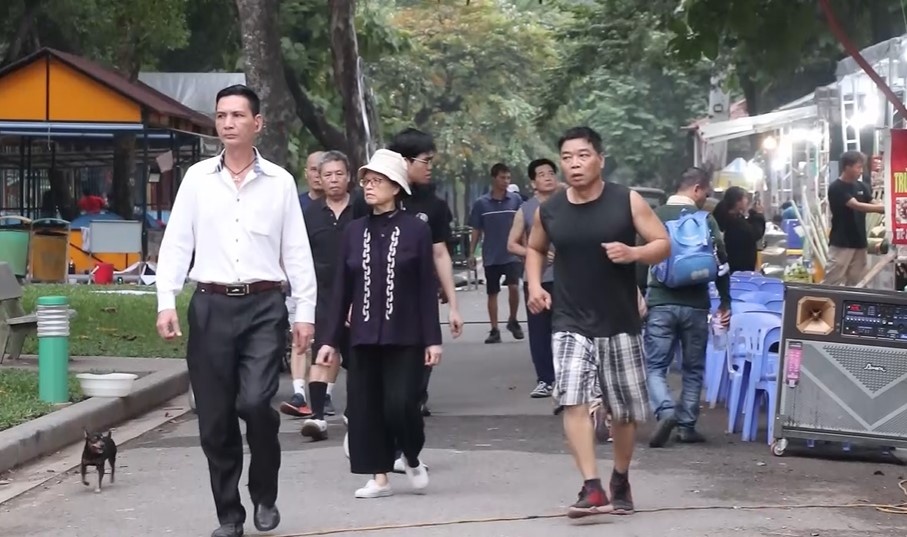 Cong vien Thong Nhat 'lot xac' sau gan mot nam do hang rao hinh anh