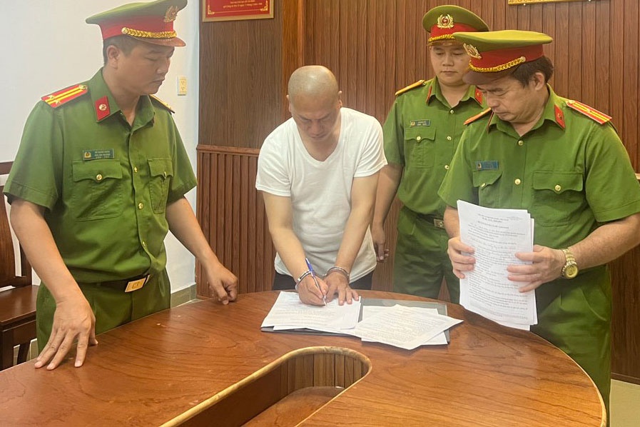 Khoi to, bat tam giam ong Nguyen Minh Phuc hinh anh