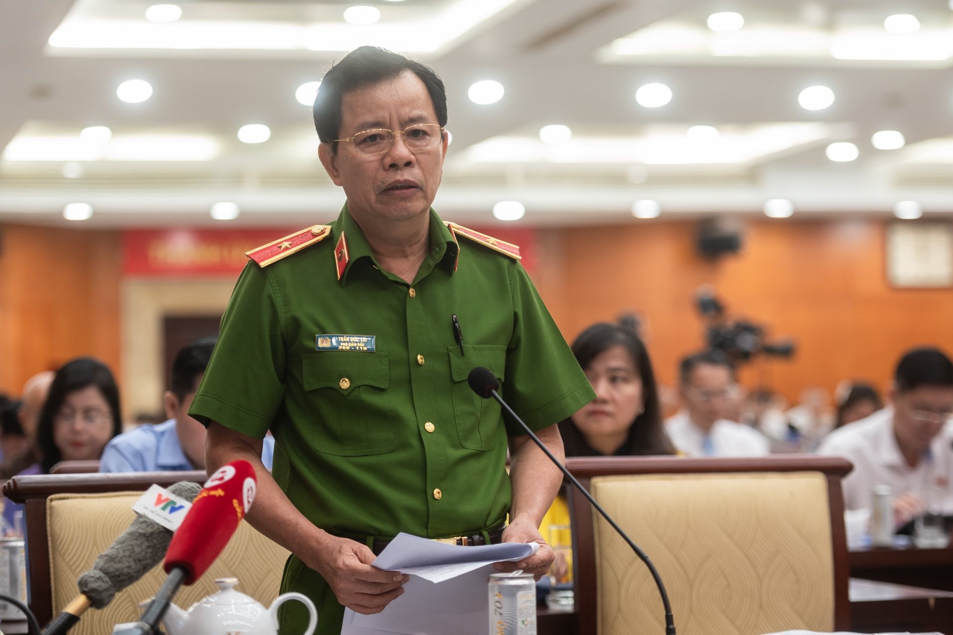 Pho Giam doc Cong an TP.HCM ly giai viec thoi nong do con ca ngay dem hinh anh