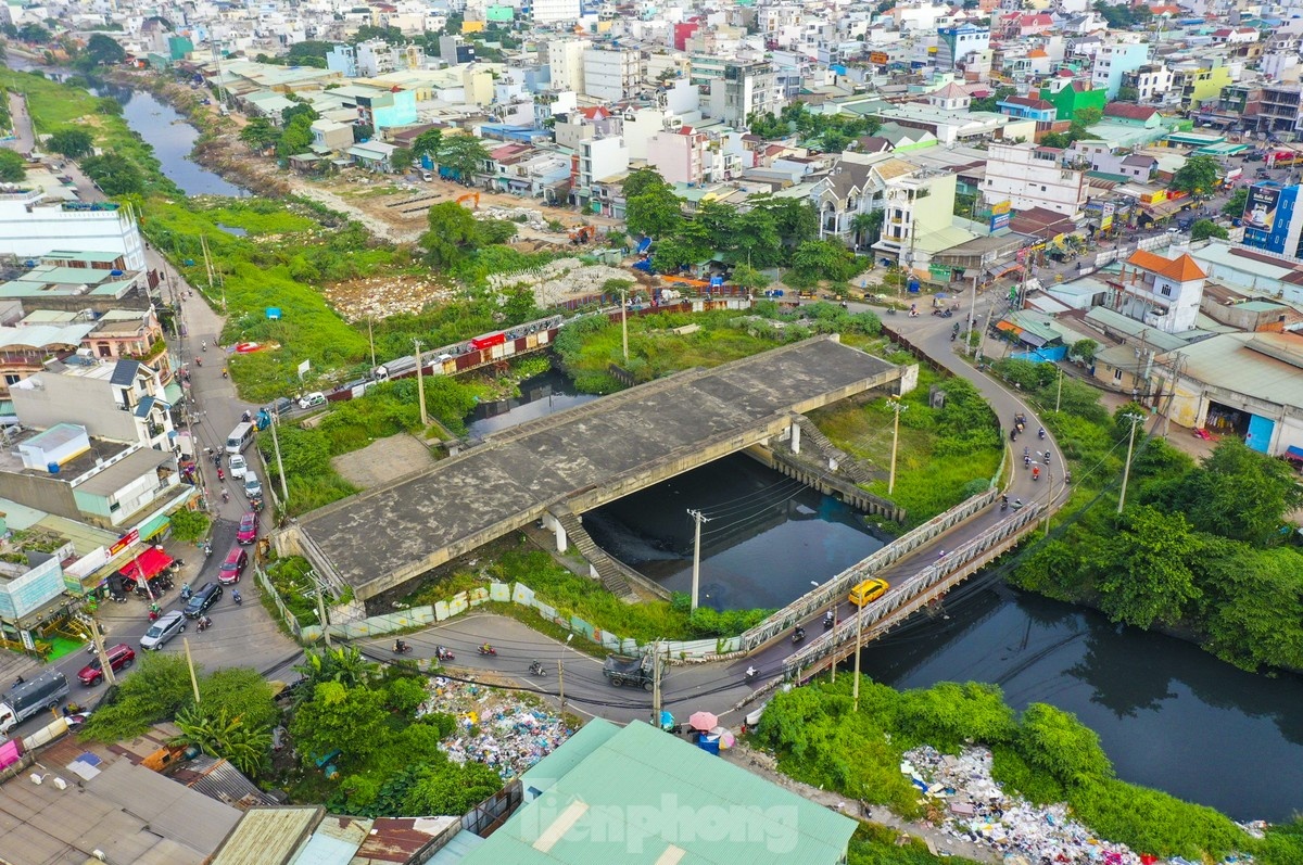 Cau gan 700 ty dong o TPHCM 'dap chieu' hon 5 nam hinh anh