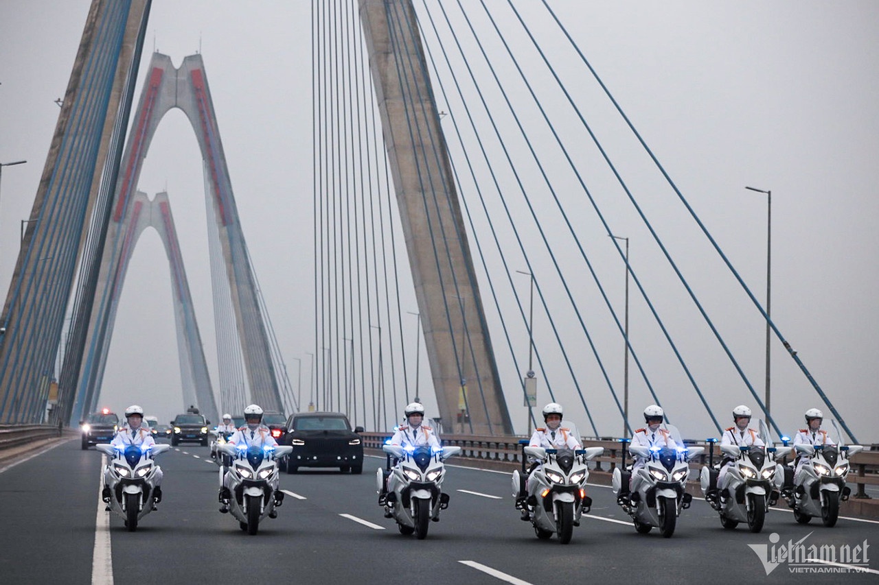 Dan doan khach quoc te anh 1