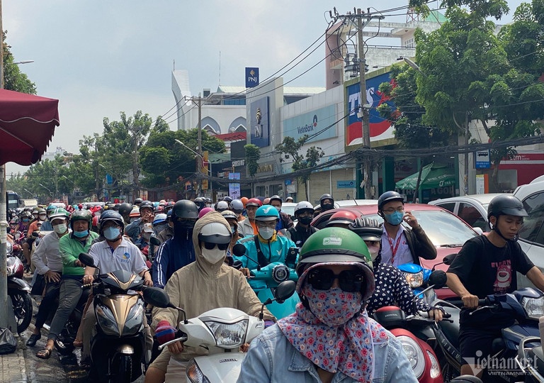 Cua ngo TP.HCM ket anh 2