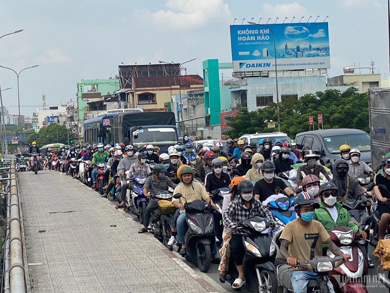 Cua ngo TP.HCM ket anh 3