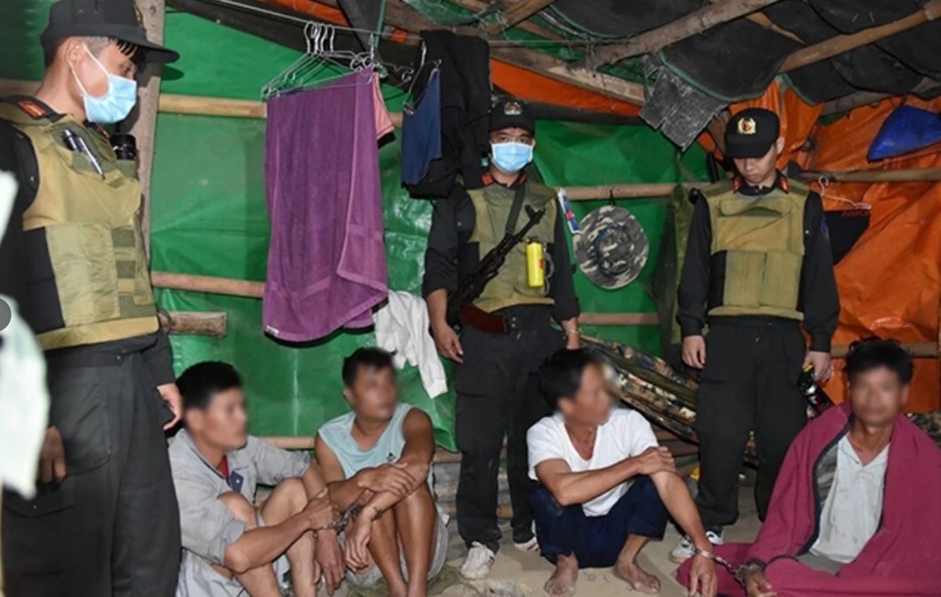 Cong an bang rung, loi suoi triet pha diem khai thac vang quy mo lon hinh anh