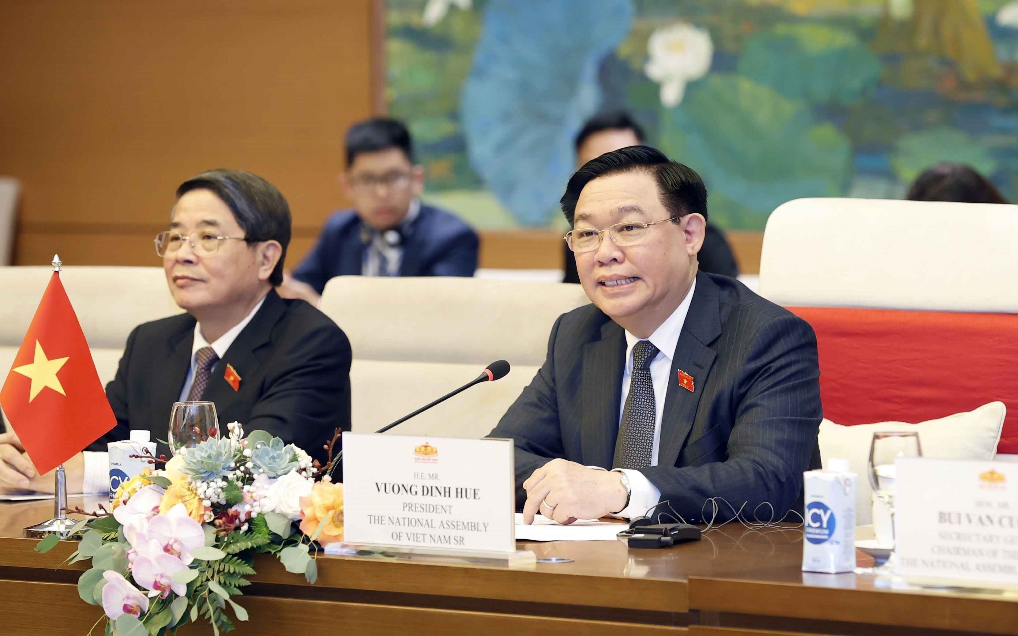 Chu tich Quoc hoi anh 7