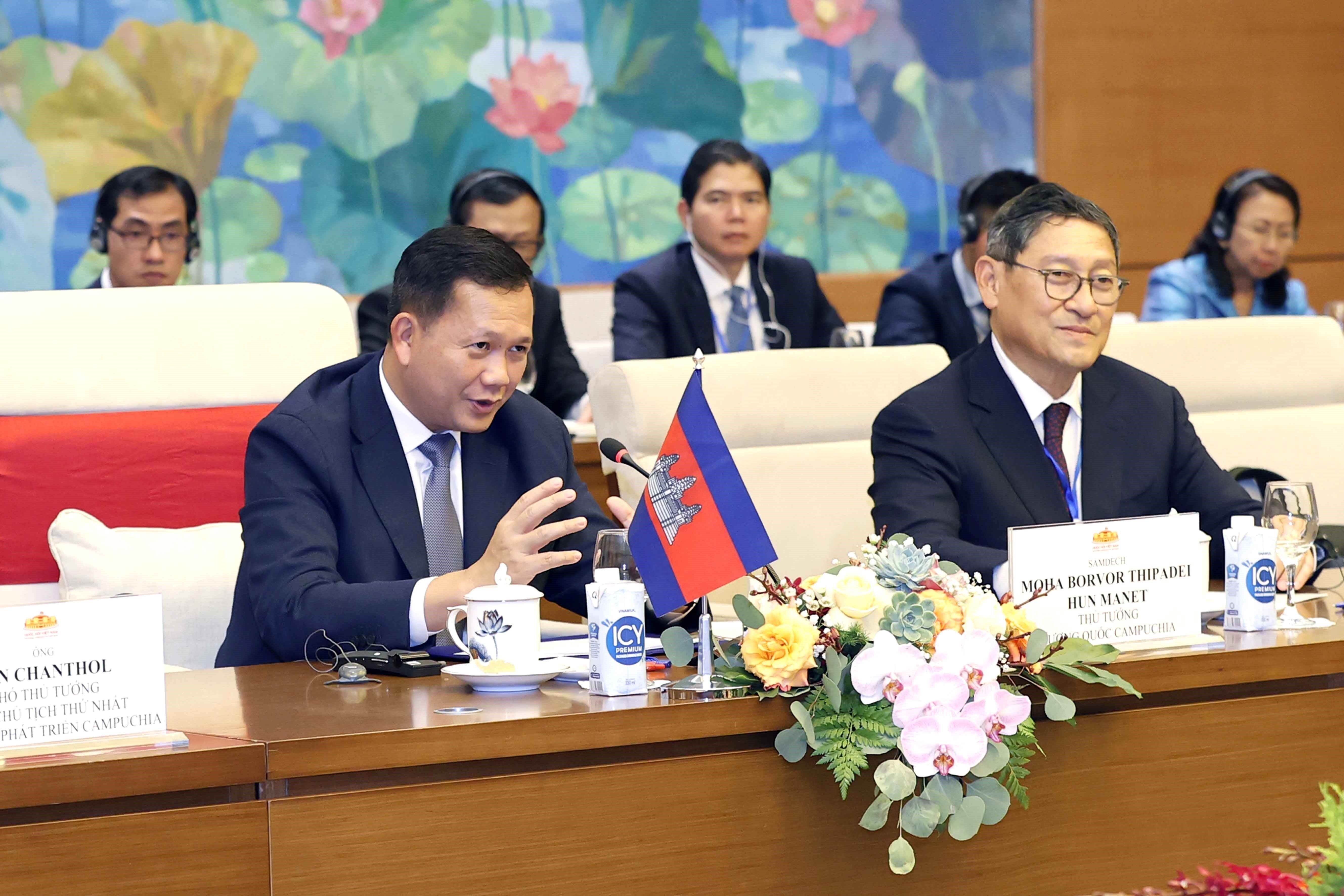 Chu tich Quoc hoi anh 8