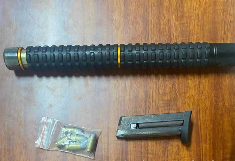 Nhom nam, nu no sung de doa doi no 10 trieu dong tren quoc lo 9 hinh anh