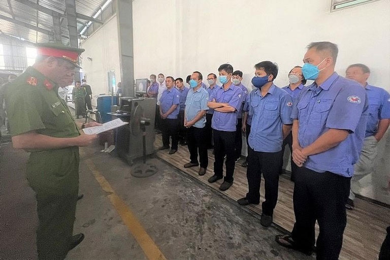 Cuu giam doc va nhan vien trung tam dang kiem o Dong Nai nhan hoi lo hinh anh