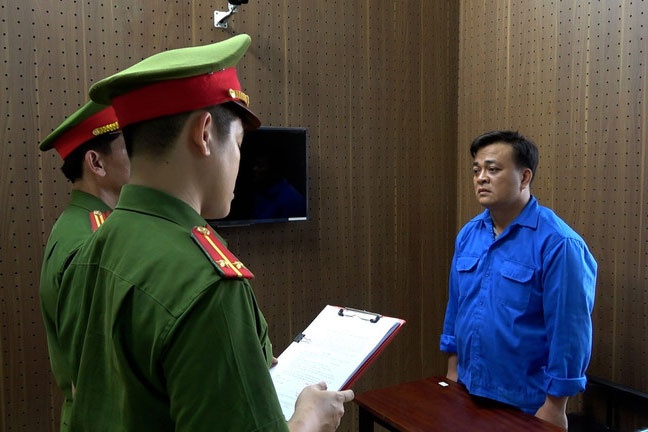 Bat giu doi tuong lua dao mua ban dat, chiem doat hon 15 ty dong hinh anh