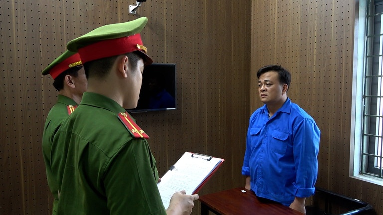 Lua dao mua ban dat anh 1