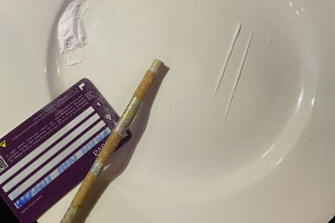 Dot kich quan karaoke phat hien 8 doi tuong bay lac ma tuy hinh anh