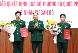 Thong bao quyet dinh cua Bo truong Quoc phong ve cong tac can bo hinh anh