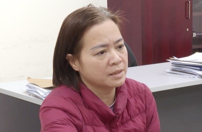 Nguoi phu nu chuyen thue xe tu lai roi mang di tieu thu hinh anh