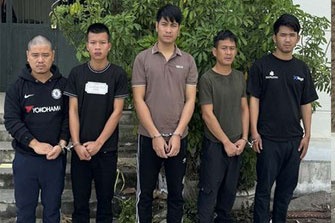 Lap nhom kin tren mang xa hoi de buon ban phao no trai phep hinh anh