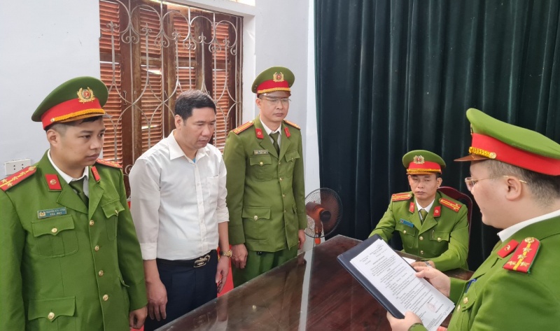 Bắt giam giám đốc kho ảnh 1 Bat giam giam doc kho anh 1