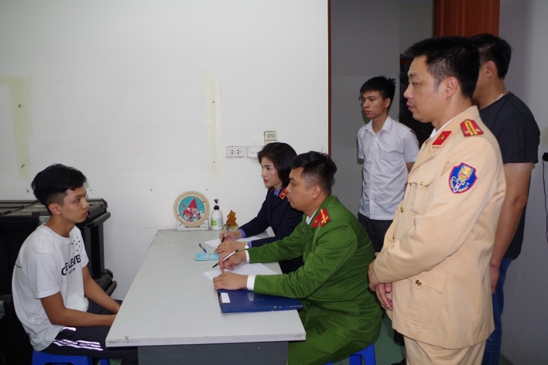 Tông 2 CSGT ảnh 1 Tong 2 CSGT anh 1