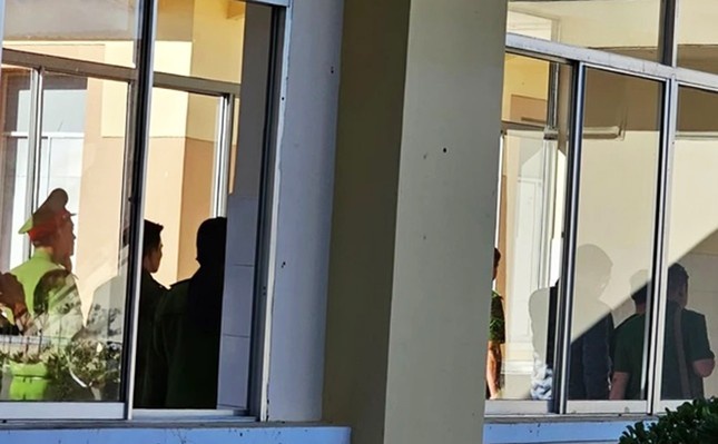 Lam Dong bat giu bac si trong vu truc loi BHYT hang tram trieu dong hinh anh