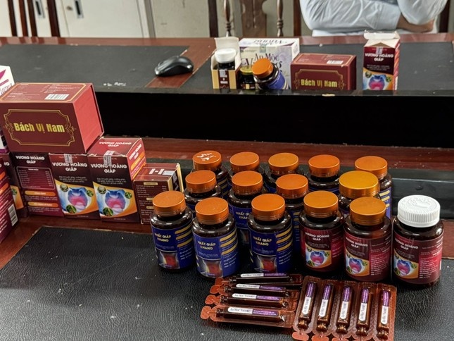 Giả danh bác sĩ ảnh 1 Gia danh bac si anh 1