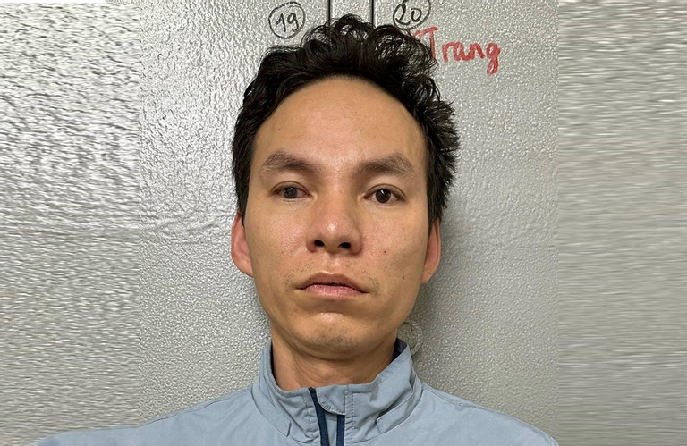 Tam giam nghi pham thue oto mang the chap 200 trieu dong tieu xai hinh anh