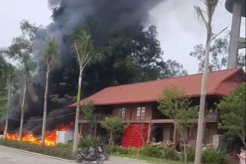 Chay nhieu xe dien trong khu du lich nghi duong o Phu Tho hinh anh