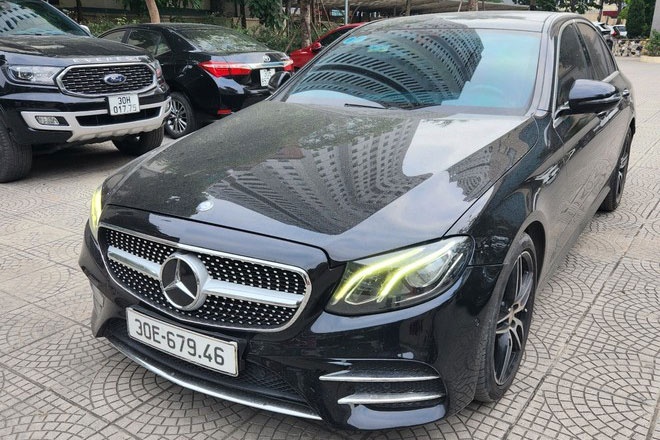 Mercedes E300 anh 3