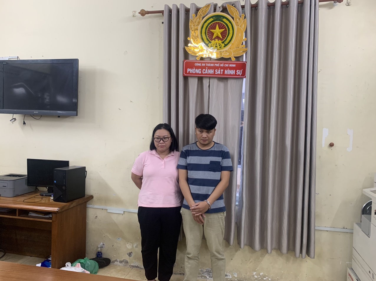 bat nhom tin dung den anh 1