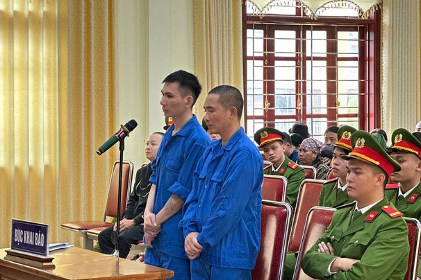 Hang tram nguoi dan Hai Duong theo doi phien toa xu vu cuop tiem vang hinh anh