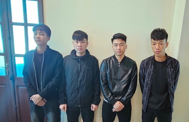 Bác sĩ dỏm  ảnh 1 Bac si dom anh 1