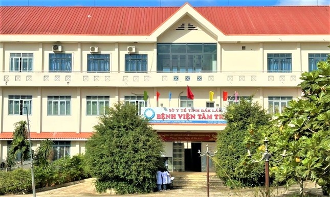 Bat qua tang mot bac si nhan tien cua nguoi benh hinh anh