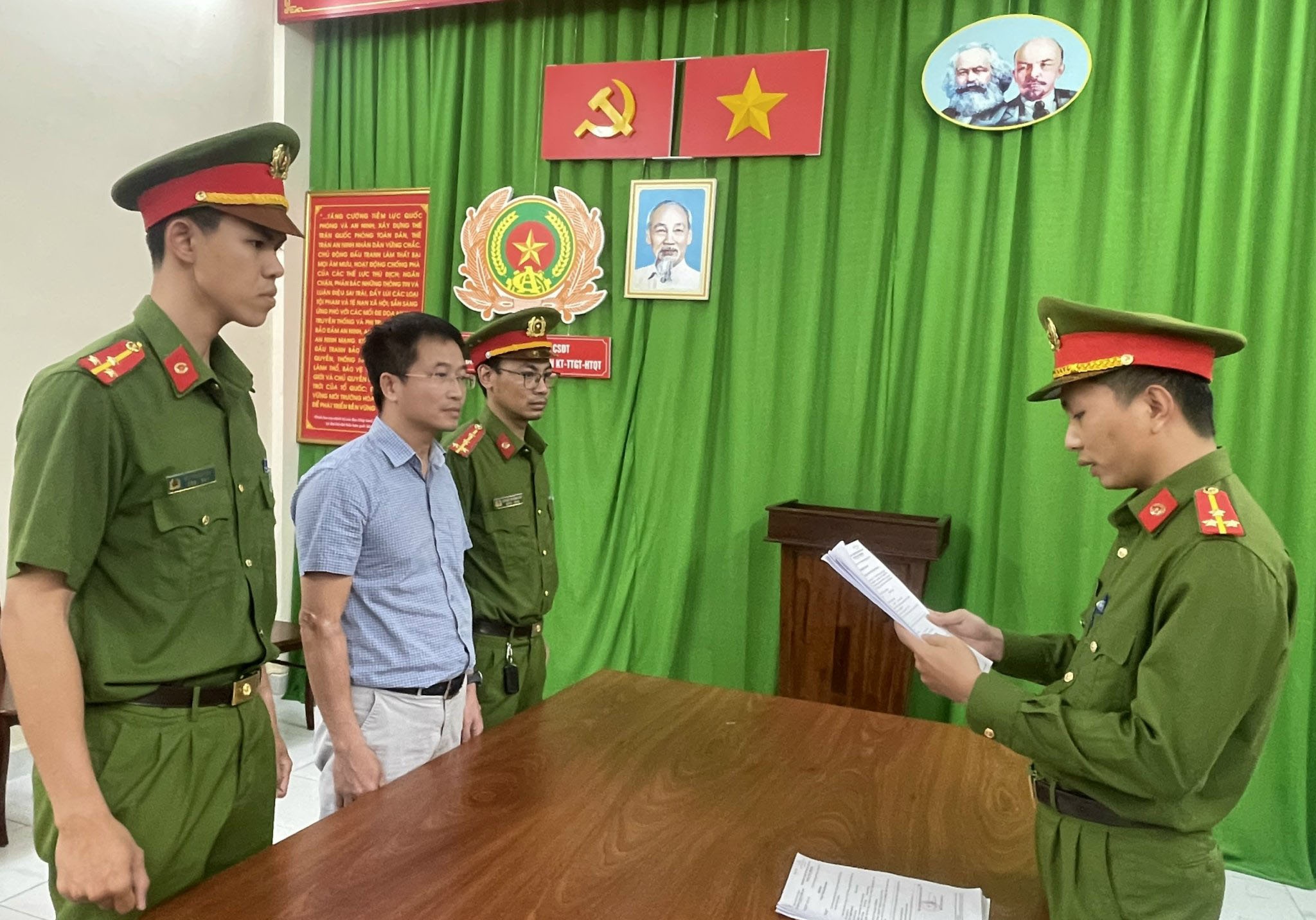 Khoi to giam doc Cong ty Co phan tau thuy Vietship hinh anh