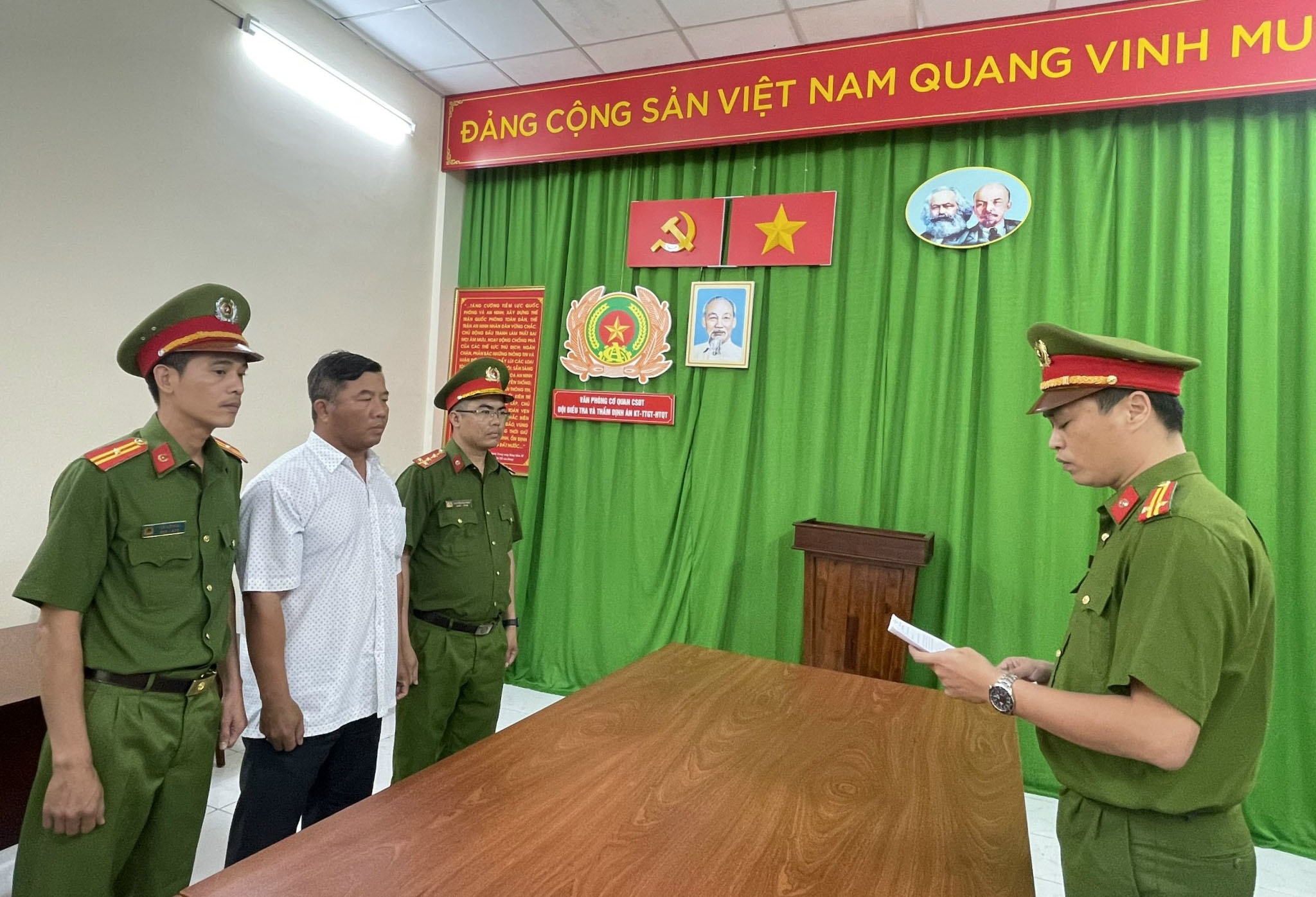 Vietship,  Tau thuy Song Hong anh 1