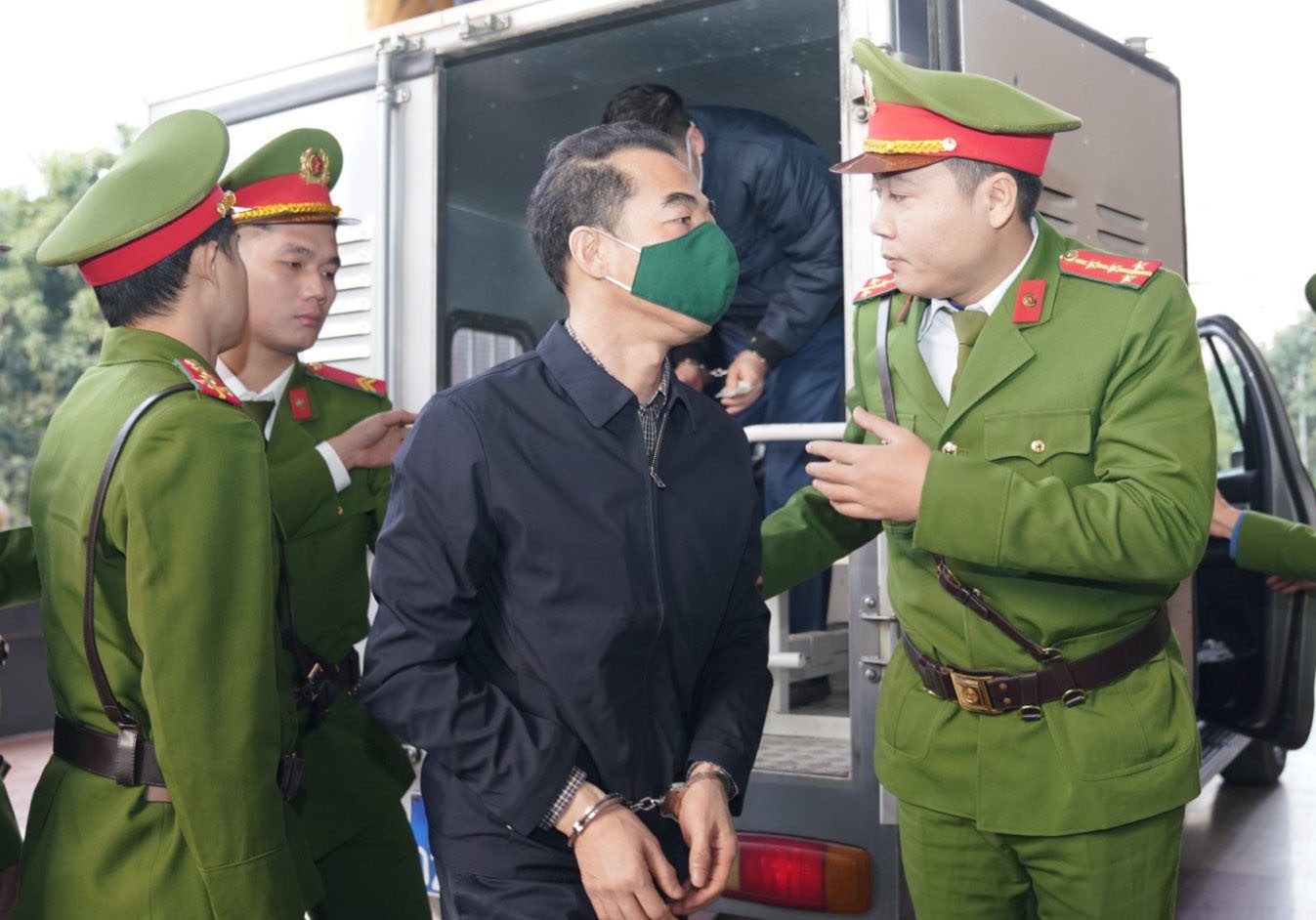 Ong To Anh Dung noi khong co 'am muu, y do' khi nhan hon 21 ty dong hinh anh