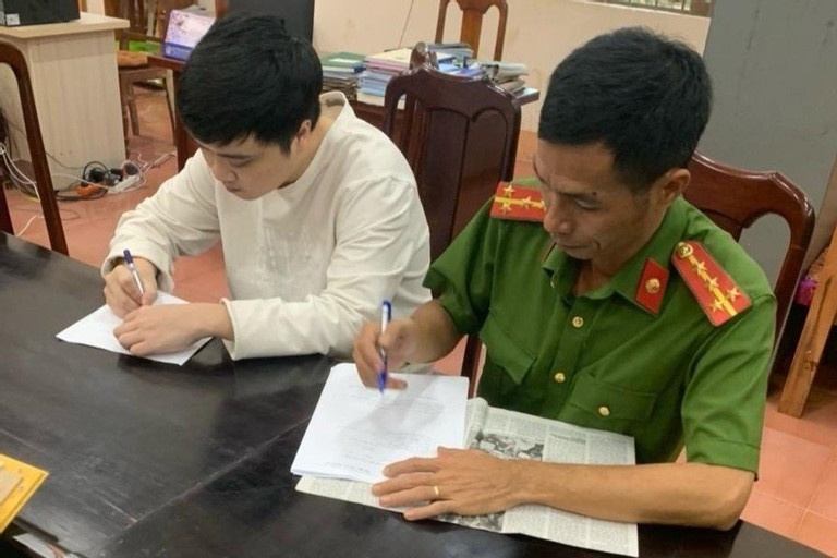 Phat hien nam thanh nien chuyen lua tinh, tien me don than hinh anh