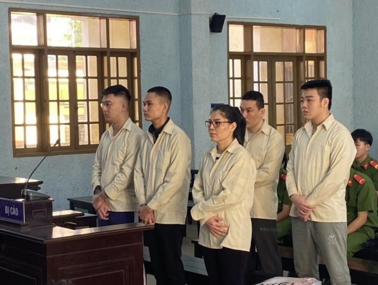 Cuộc điện thoại cầu cứu ảnh 2 Cuoc dien thoai cau cuu anh 2