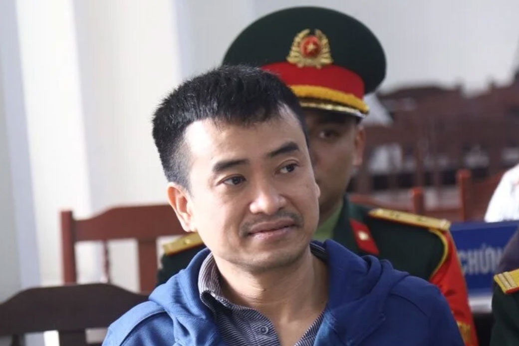 Viet A,  Chuyen bay giai cuu anh 1