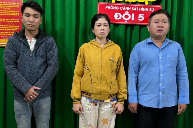 Dot kich 2 nha hang o TP.HCM co 150 nu tiep vien mua thoat y hinh anh